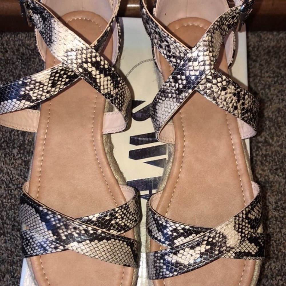 Platform Sandals - Picture 2 of 3